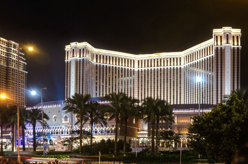 House story atmosphere